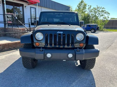 Used 2011 Jeep Wrangler Unlimited Sahara w/ Connectivity Group image 4