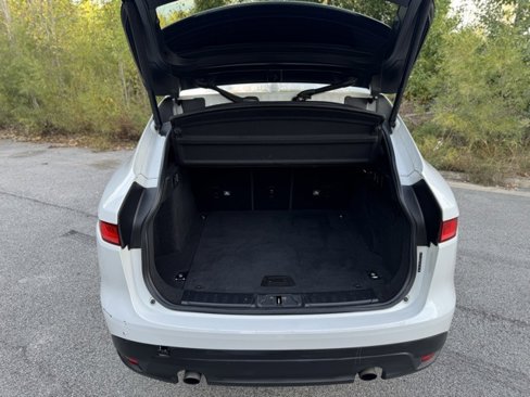 Used 2018 Jaguar F-PACE Premium image 7