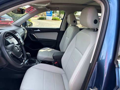 Used 2020 Volkswagen Tiguan SEL image 11