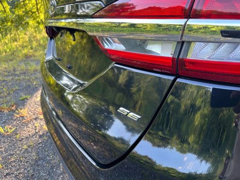 Used 2017 Ford Fusion SE w/ Fusion SE Technology Package image 8