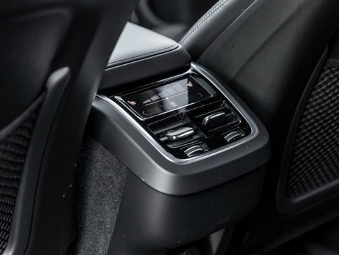 Used 2023 Volvo XC60 B5 Ultimate w/ Climate Package image 34