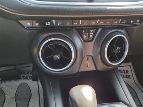 Used 2021 Chevrolet Blazer Premier w/ LPO, Interior Luxury Package image 15