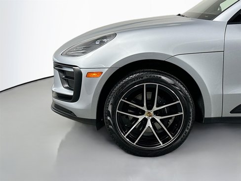 Certified 2024 Porsche Macan image 11