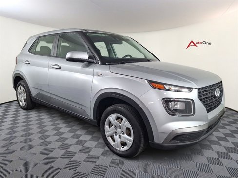 Used 2020 Hyundai Venue SE image 1