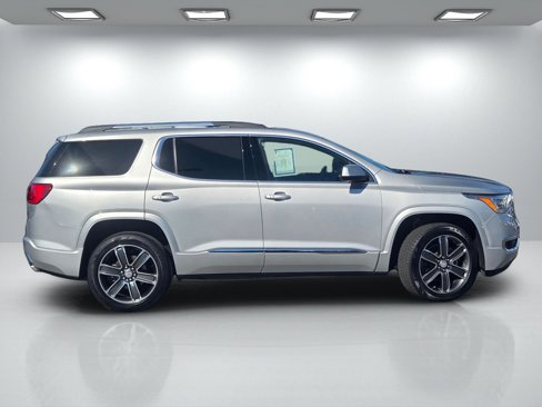 Used 2019 GMC Acadia Denali w/ Technology Package image 3