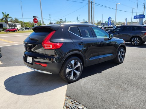 New 2025 Volvo XC40 B5 Core w/ Protection Package image 7