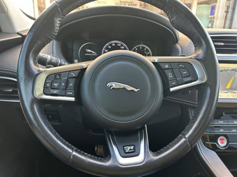 Used 2017 Jaguar F-PACE R-Sport image 10