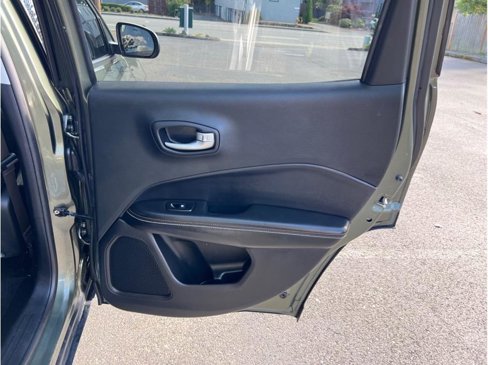 Used 2018 Jeep Compass Latitude w/ Popular Equipment Group image 20
