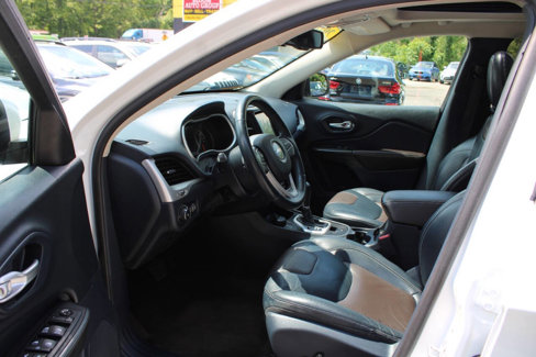 Used 2016 Jeep Cherokee Limited image 23