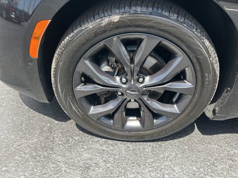 Used 2019 Chrysler Pacifica Touring-L Plus w/ Advanced Safetytec Group image 18