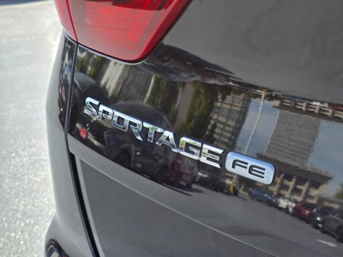 Used 2017 Kia Sportage LX image 17