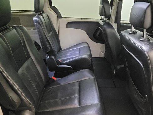 Used 2016 Chrysler Town & Country Touring w/ Driver Convenience Group image 19