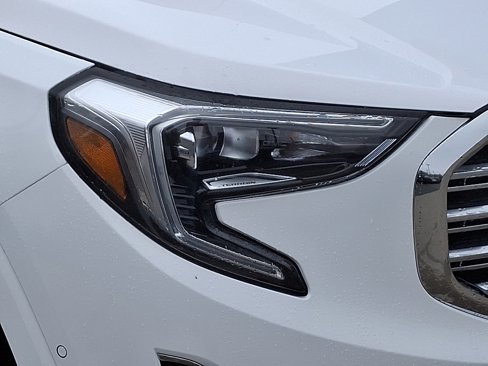 Used 2019 GMC Terrain Denali w/ Advanced Safety Package image 9