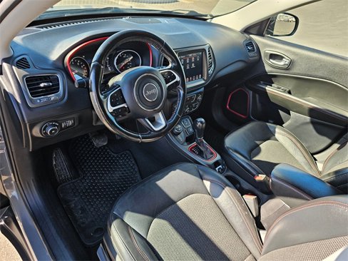 Used 2020 Jeep Compass Trailhawk image 2