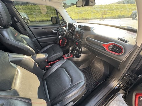Used 2016 Jeep Renegade Trailhawk w/ Premium Trailhawk Package image 46