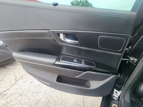 Used 2016 Kia K900 Luxury image 19