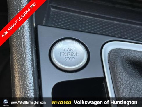 Certified 2025 Volkswagen Jetta SE w/ Sunroof Package image 30