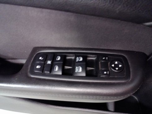 Used 2015 Chrysler 200 Limited w/ Convenience Group image 14