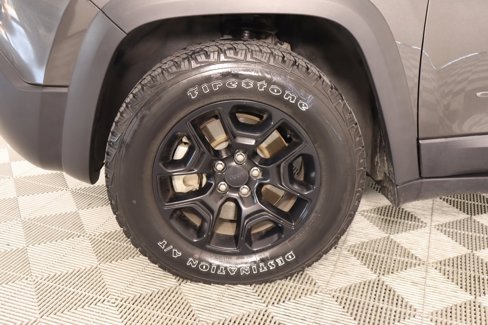 Used 2020 Jeep Cherokee Trailhawk w/ Comfort/Convenience Group image 16
