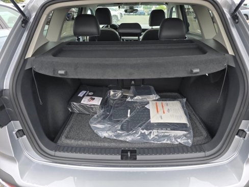 New 2025 Volkswagen Taos SE image 16