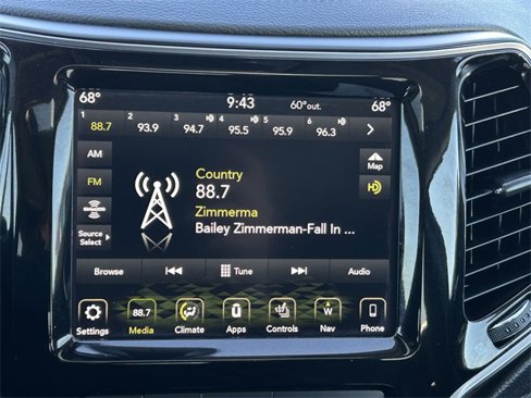 Used 2019 Jeep Cherokee Limited w/ Luxury Group image 11