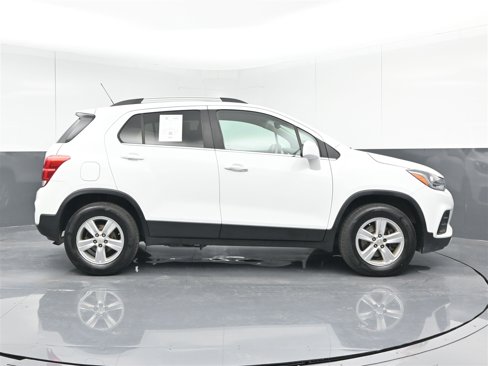 Used 2017 Chevrolet Trax LT w/ Sun & Sound Package image 4