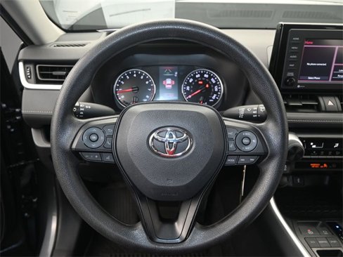 Used 2021 Toyota RAV4 LE image 7