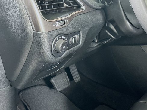 Used 2020 Jeep Cherokee Latitude Plus image 10