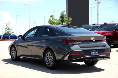 Used 2024 Hyundai Elantra SEL image 5