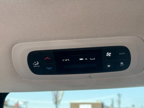 Used 2022 Chrysler Pacifica Touring-L image 19