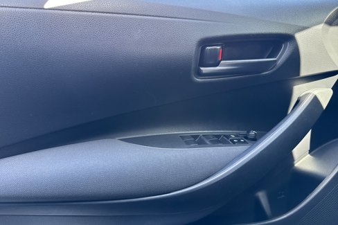 Used 2022 Toyota Corolla LE image 11