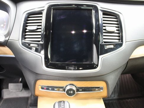 Used 2020 Volvo XC90 T6 Inscription w/ Protection Package Premier image 14
