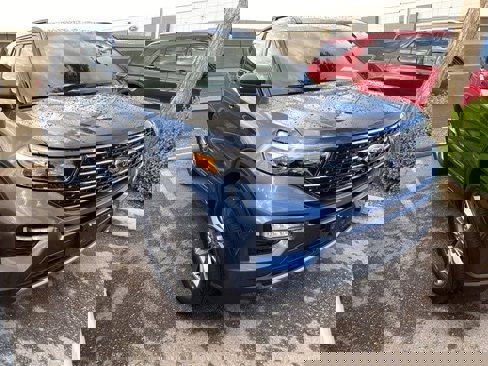 Used 2020 Ford Explorer XLT w/ Equipment Group 202A image 5