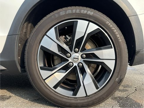 Used 2020 Volvo V60 T5 Cross Country image 9