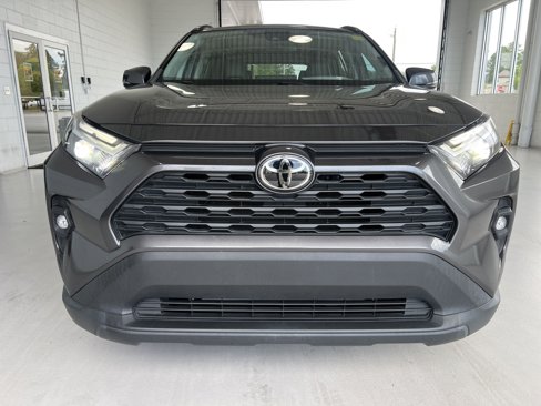 Used 2022 Toyota RAV4 XLE Premium image 5