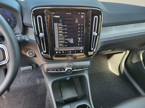 New 2025 Volvo XC40 B5 Core w/ Protection Package Premier image 25