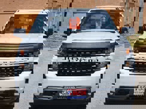 Used 2022 Chevrolet Silverado 1500 Custom w/ Safety Confidence Package image 2