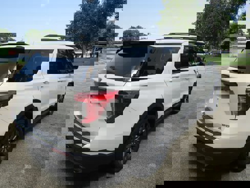 Certified 2022 Ford Explorer XLT w/ Equipment Group 202A image 4