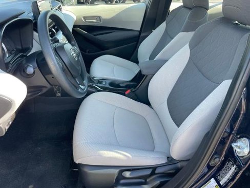 Used 2022 Toyota Corolla LE image 6