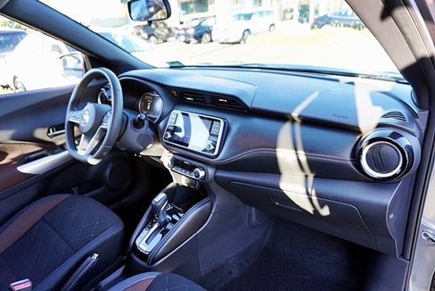 Used 2019 Nissan Kicks SR image 10
