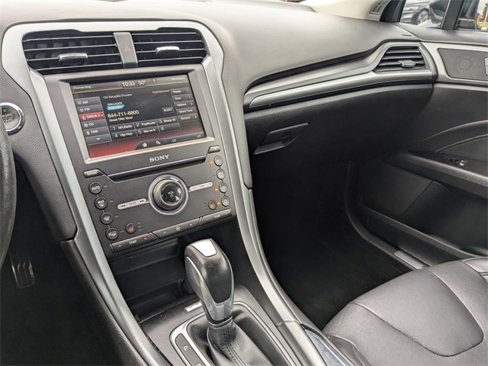 Used 2016 Ford Fusion Titanium image 22