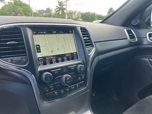 Used 2018 Jeep Grand Cherokee Laredo image 10