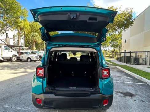 Certified 2021 Jeep Renegade Latitude image 40
