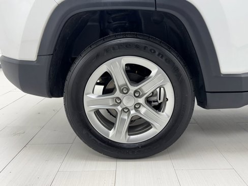 Used 2024 Jeep Compass Latitude image 41