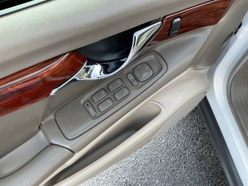 Used 2004 Cadillac De Ville image 11