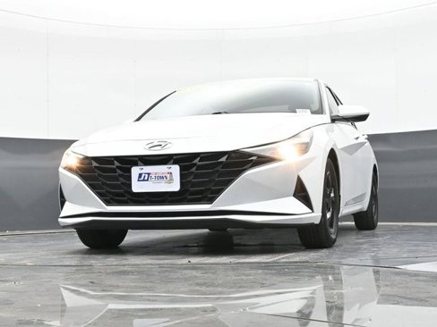 Used 2022 Hyundai Elantra SE image 55