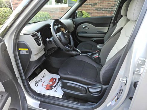 Used 2018 Kia Soul ! image 13