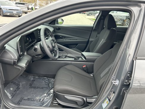 Used 2025 Hyundai Elantra Sport image 14