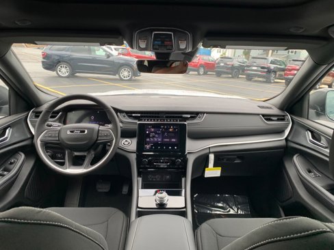 New 2025 Jeep Grand Cherokee Laredo X w/ Luxury Tech Group I image 28