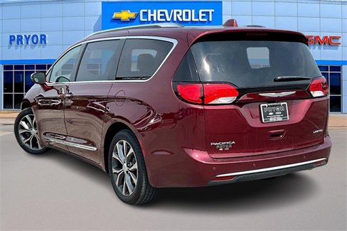Used 2018 Chrysler Pacifica Limited image 4